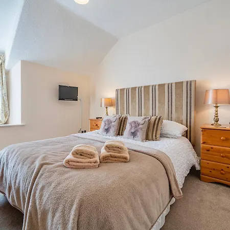 With Free Parking * Ambleside